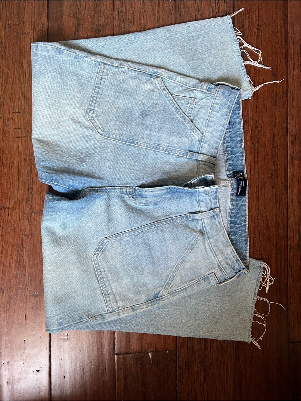 GAP Light Blue Relaxed Fit Women's Denim Jeans with Frayed Hem